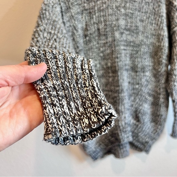 BDG Distressed Knit V Neck Sweater Heavyweight Gray Casual Women’s Size Small - Picture 5 of 12